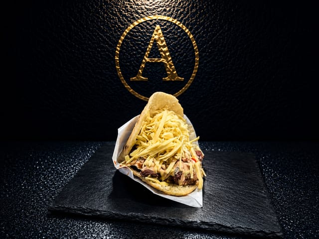 Chicharrón con Arepa