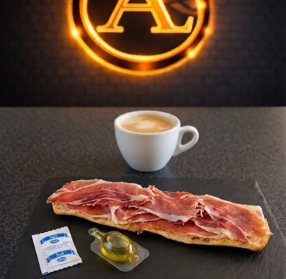 Tostadas con Jamón y Aceite